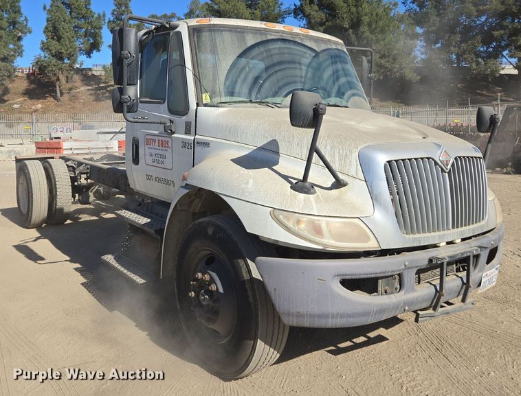 image for item EI4106 2010 International Durastar 4300 truck cab and chassis