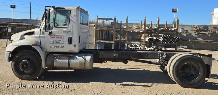 image for item EI4106 2010 International Durastar 4300 truck cab and chassis