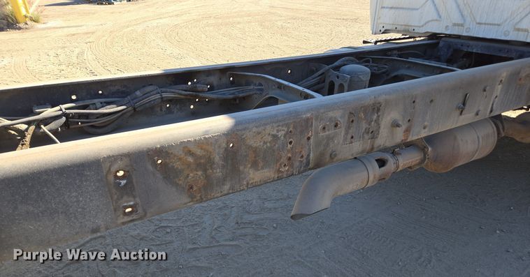 image for item EI4106 2010 International Durastar 4300 truck cab and chassis