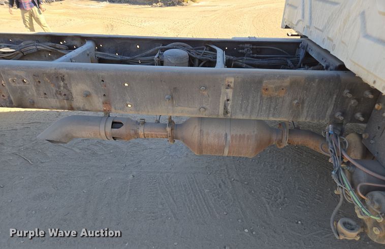 image for item EI4106 2010 International Durastar 4300 truck cab and chassis