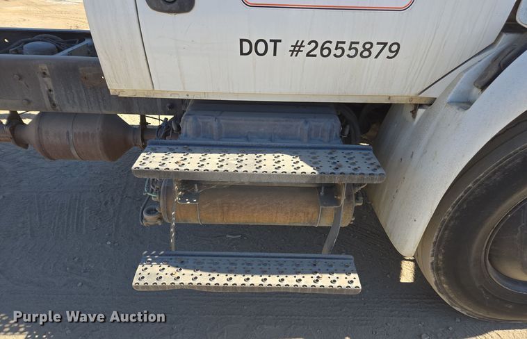 image for item EI4106 2010 International Durastar 4300 truck cab and chassis