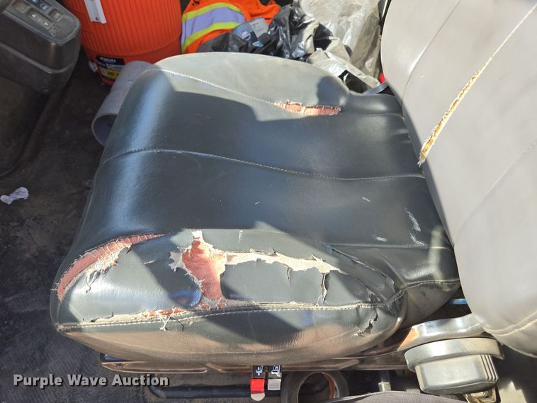 image for item EI4106 2010 International Durastar 4300 truck cab and chassis