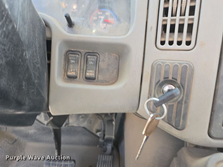 image for item EI4106 2010 International Durastar 4300 truck cab and chassis