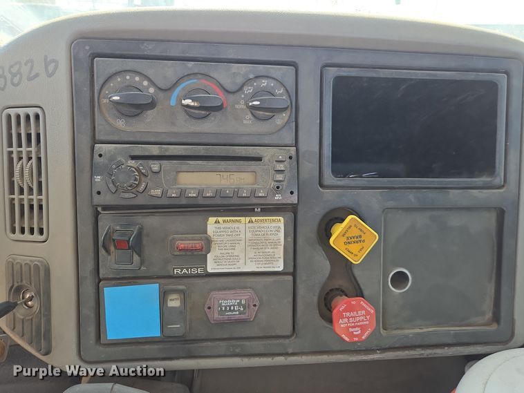 image for item EI4106 2010 International Durastar 4300 truck cab and chassis