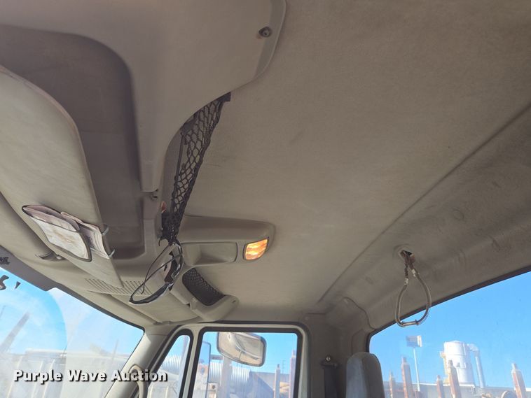 image for item EI4106 2010 International Durastar 4300 truck cab and chassis