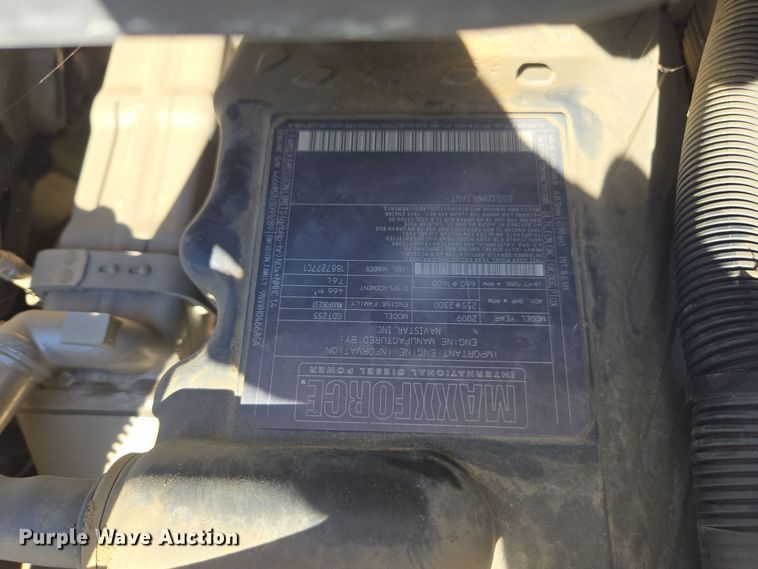 image for item EI4106 2010 International Durastar 4300 truck cab and chassis