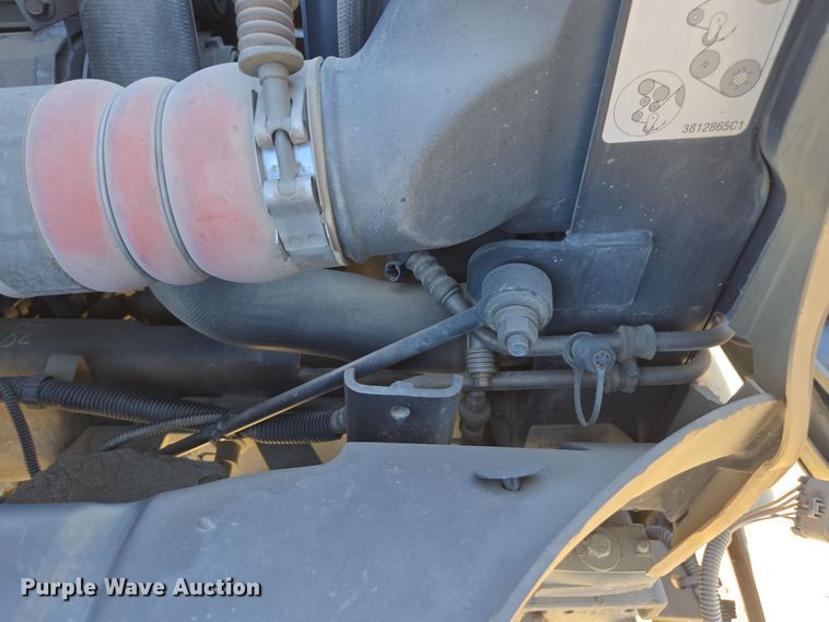 image for item EI4106 2010 International Durastar 4300 truck cab and chassis