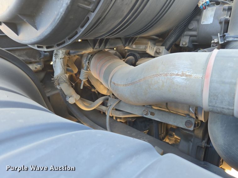 image for item EI4106 2010 International Durastar 4300 truck cab and chassis