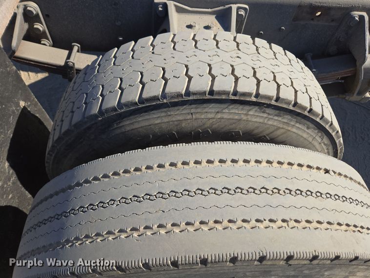 image for item EI4106 2010 International Durastar 4300 truck cab and chassis