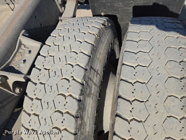 image for item EI4106 2010 International Durastar 4300 truck cab and chassis