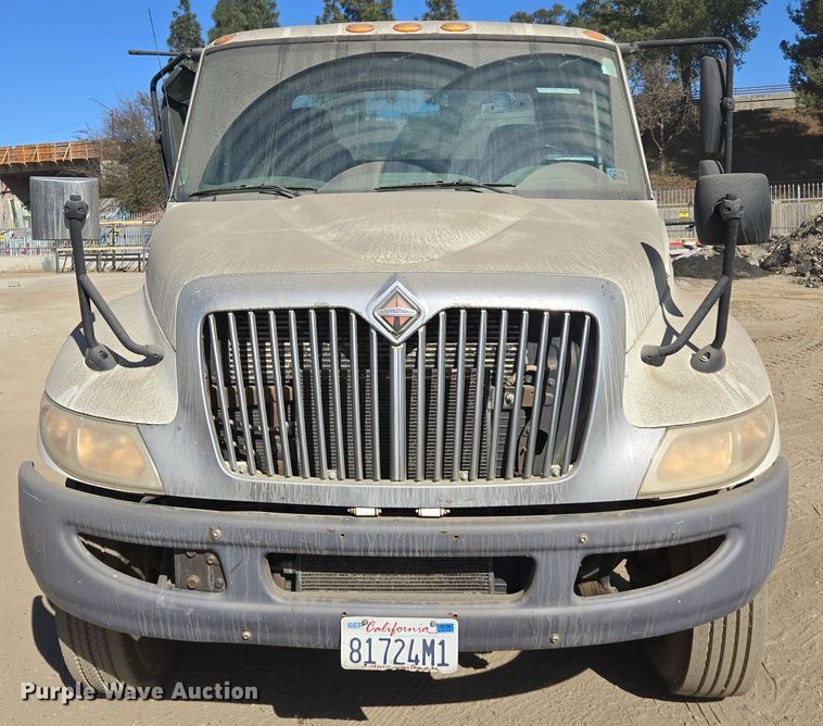 image for item EI4107 2010 International Durastar 4300 truck cab and chassis