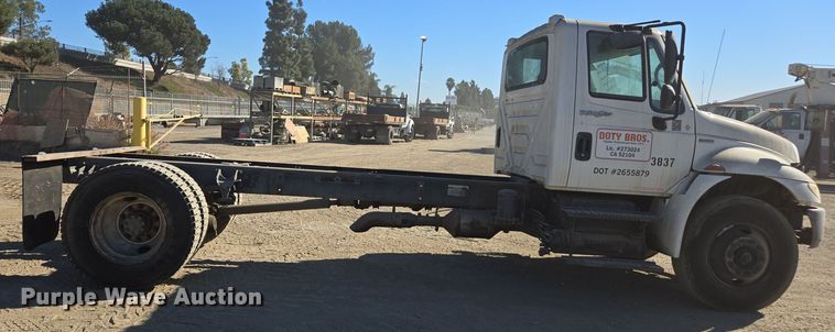 image for item EI4107 2010 International Durastar 4300 truck cab and chassis