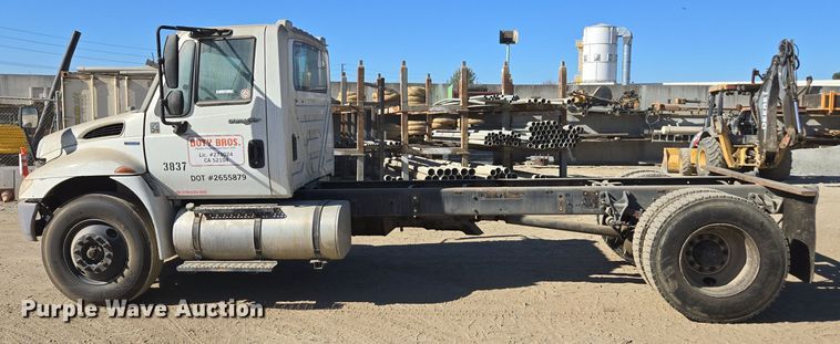 image for item EI4107 2010 International Durastar 4300 truck cab and chassis