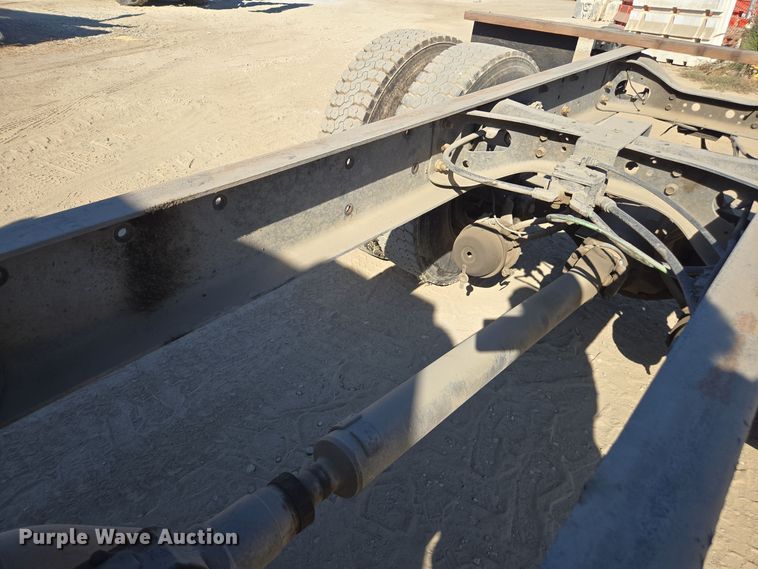 image for item EI4107 2010 International Durastar 4300 truck cab and chassis