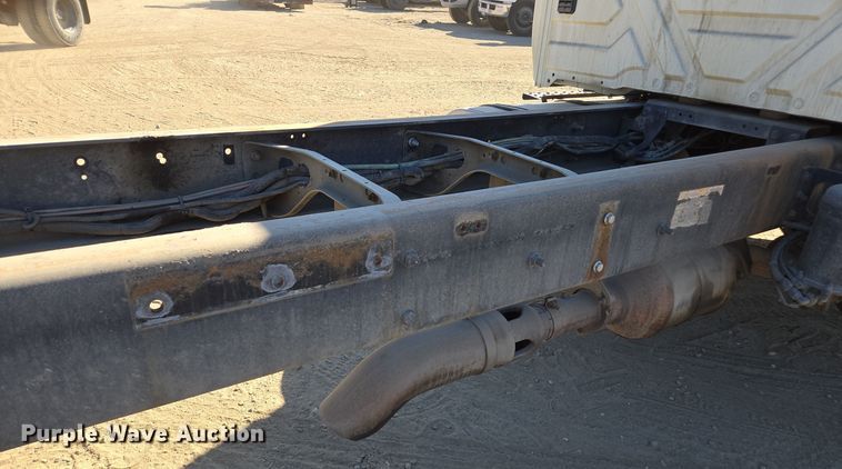 image for item EI4107 2010 International Durastar 4300 truck cab and chassis