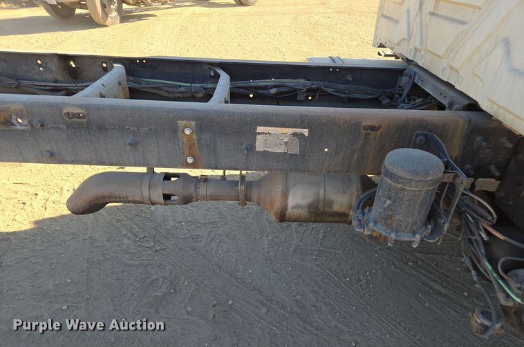 image for item EI4107 2010 International Durastar 4300 truck cab and chassis