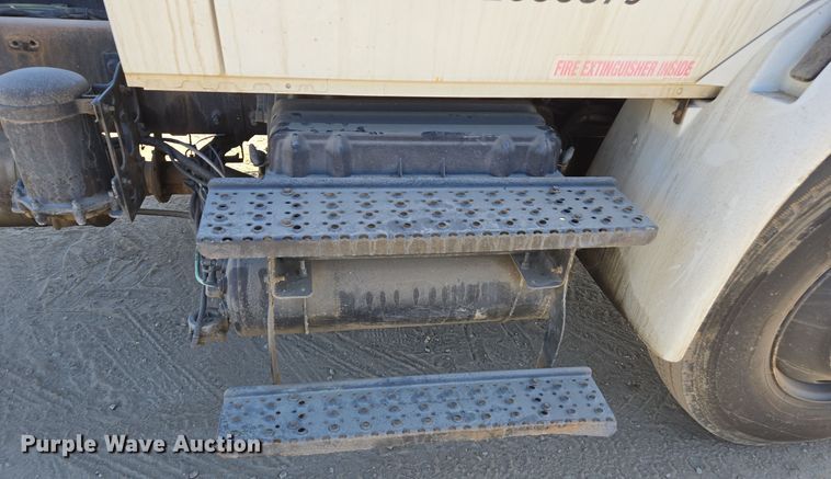 image for item EI4107 2010 International Durastar 4300 truck cab and chassis