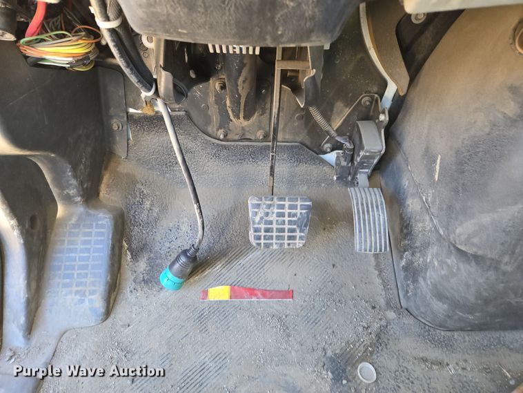 image for item EI4107 2010 International Durastar 4300 truck cab and chassis