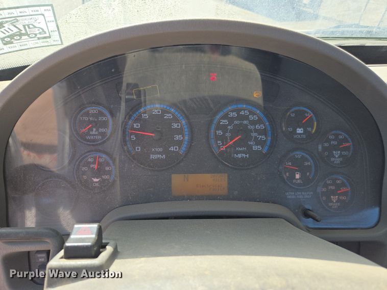 image for item EI4107 2010 International Durastar 4300 truck cab and chassis