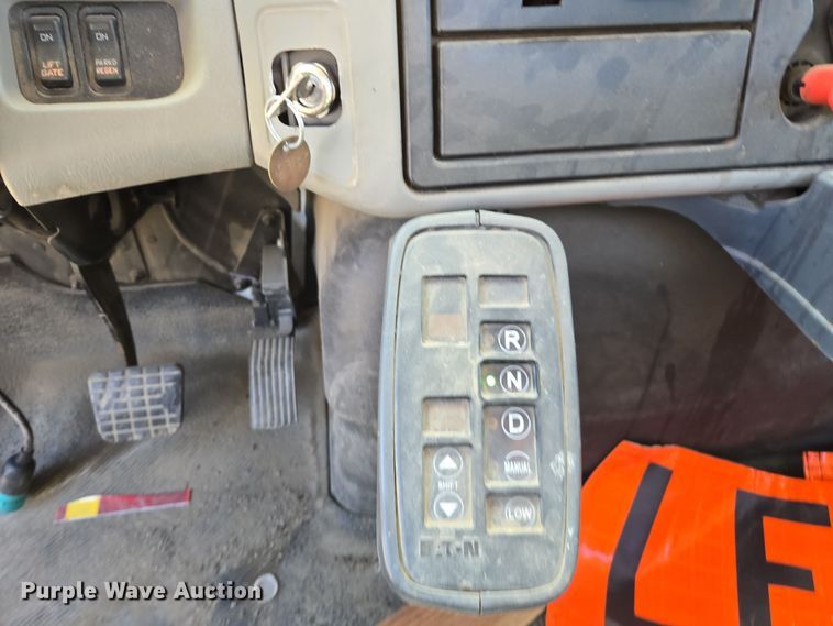 image for item EI4107 2010 International Durastar 4300 truck cab and chassis