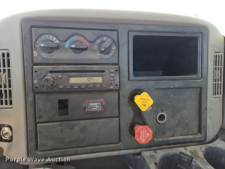 image for item EI4107 2010 International Durastar 4300 truck cab and chassis