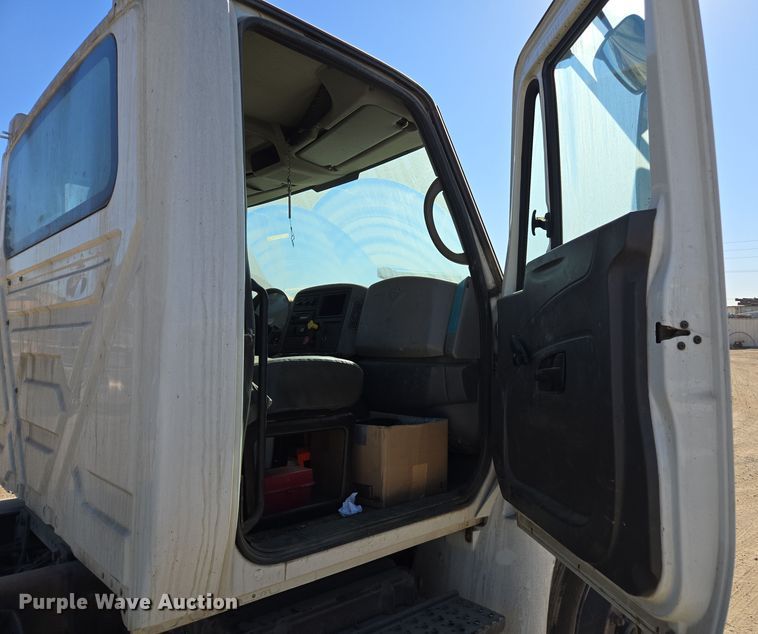 image for item EI4107 2010 International Durastar 4300 truck cab and chassis