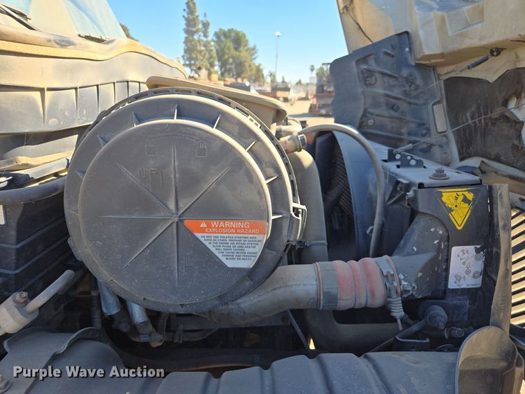 image for item EI4107 2010 International Durastar 4300 truck cab and chassis