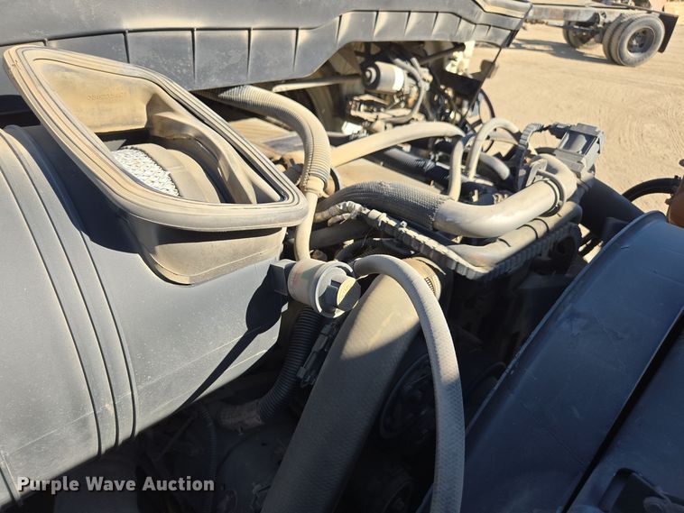 image for item EI4107 2010 International Durastar 4300 truck cab and chassis