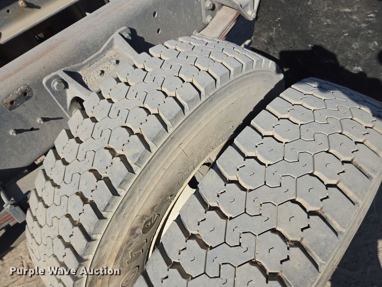 image for item EI4107 2010 International Durastar 4300 truck cab and chassis