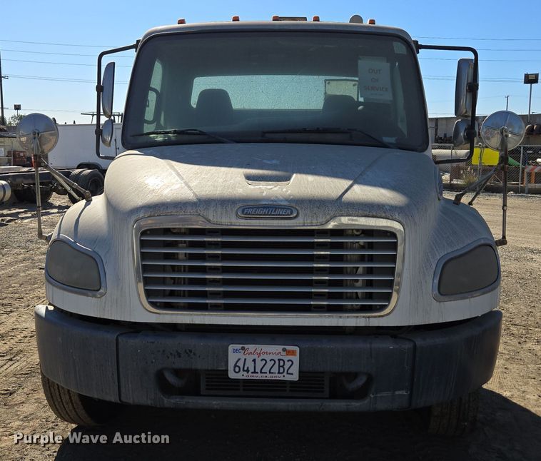 image for item EI4108 2008 Freightliner Business Class M2 truck cab and chassis