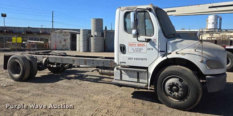 image for item EI4108 2008 Freightliner Business Class M2 truck cab and chassis
