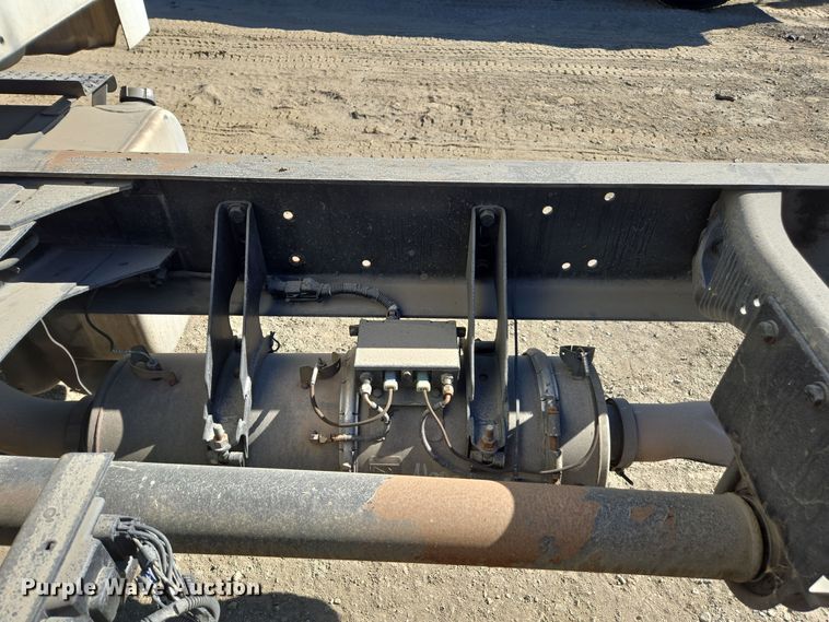 image for item EI4108 2008 Freightliner Business Class M2 truck cab and chassis