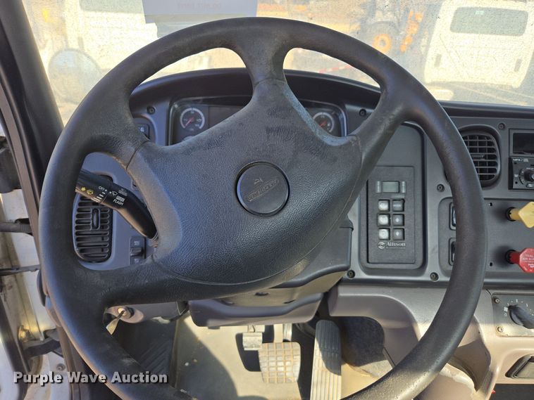 image for item EI4108 2008 Freightliner Business Class M2 truck cab and chassis