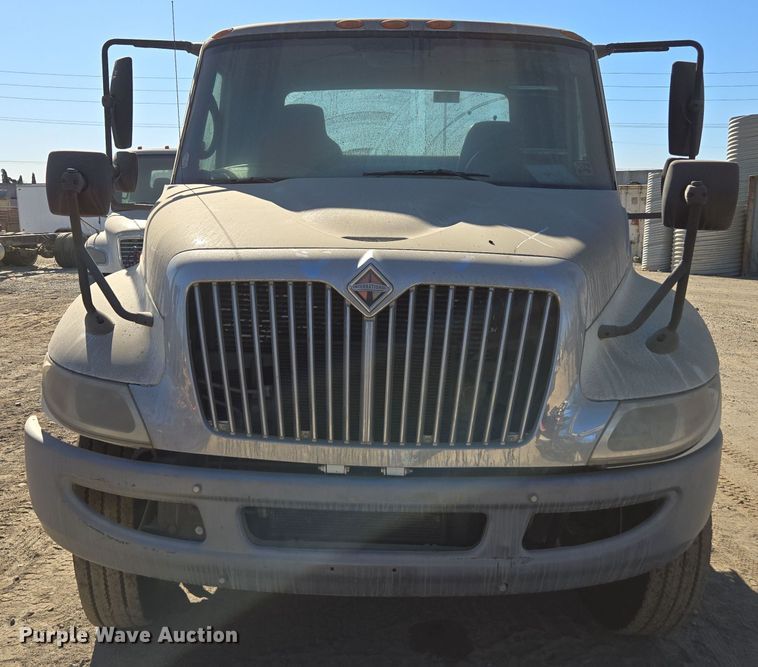 image for item EI4109 2010 International Durastar 4300 truck cab and chassis