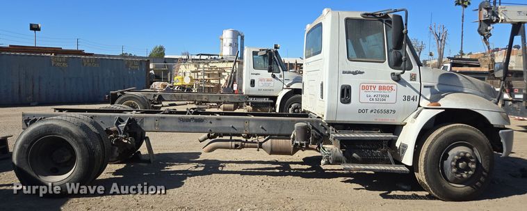 image for item EI4109 2010 International Durastar 4300 truck cab and chassis