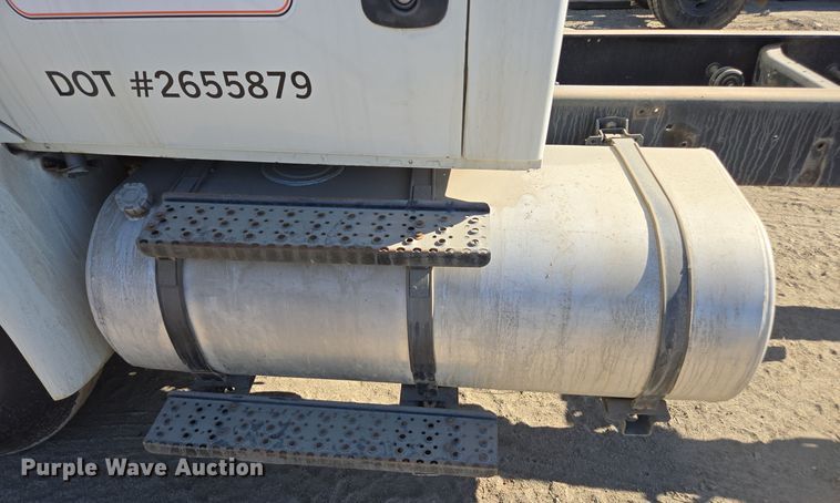 image for item EI4109 2010 International Durastar 4300 truck cab and chassis