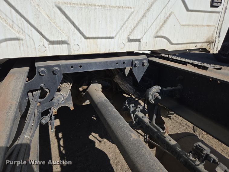 image for item EI4109 2010 International Durastar 4300 truck cab and chassis