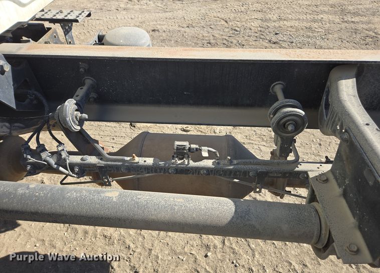 image for item EI4109 2010 International Durastar 4300 truck cab and chassis