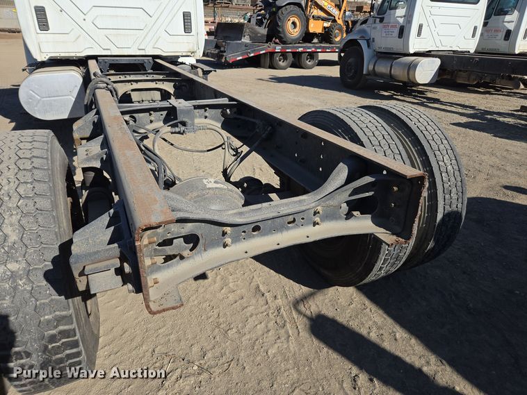 image for item EI4109 2010 International Durastar 4300 truck cab and chassis