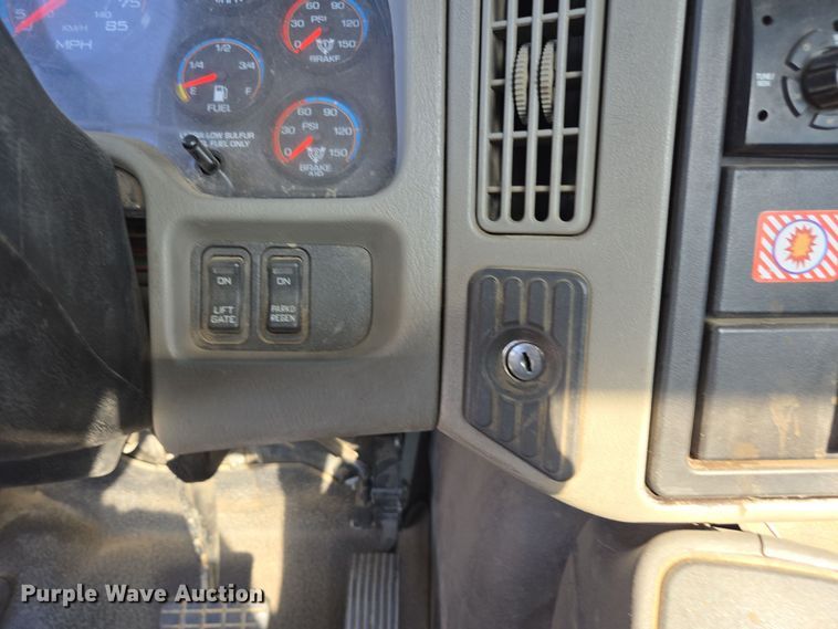 image for item EI4109 2010 International Durastar 4300 truck cab and chassis