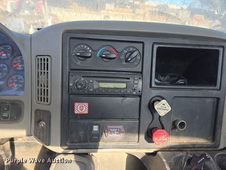 image for item EI4109 2010 International Durastar 4300 truck cab and chassis