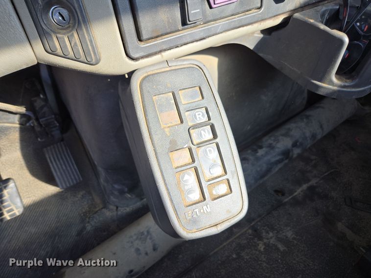 image for item EI4109 2010 International Durastar 4300 truck cab and chassis