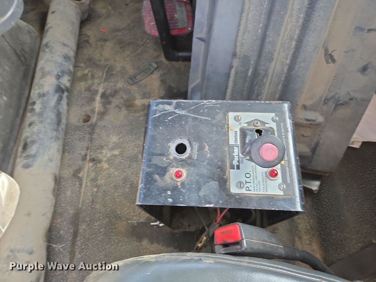 image for item EI4109 2010 International Durastar 4300 truck cab and chassis