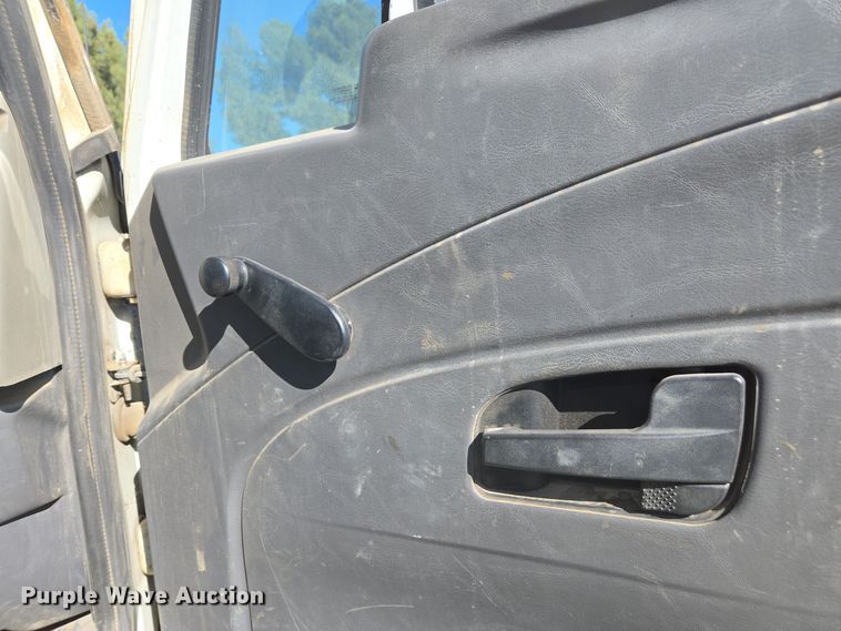 image for item EI4109 2010 International Durastar 4300 truck cab and chassis