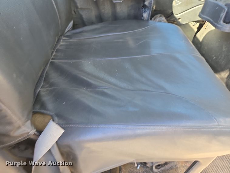 image for item EI4109 2010 International Durastar 4300 truck cab and chassis