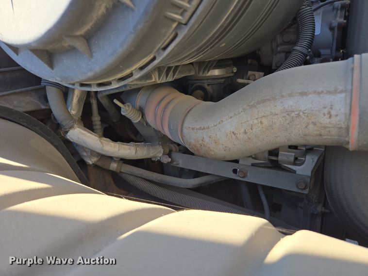 image for item EI4109 2010 International Durastar 4300 truck cab and chassis