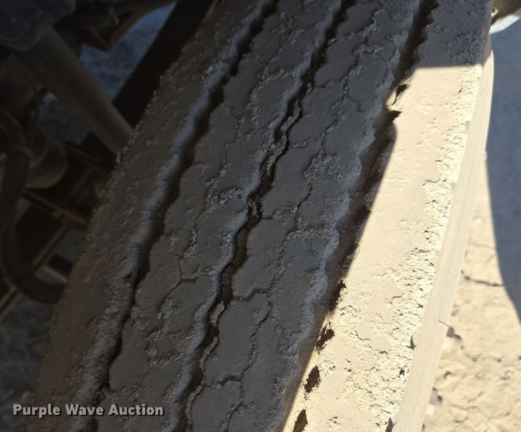 image for item EI4109 2010 International Durastar 4300 truck cab and chassis