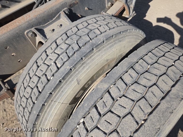 image for item EI4109 2010 International Durastar 4300 truck cab and chassis