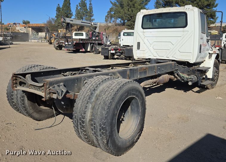 image for item EI4110 2010 International Durastar 4300 truck cab and chassis