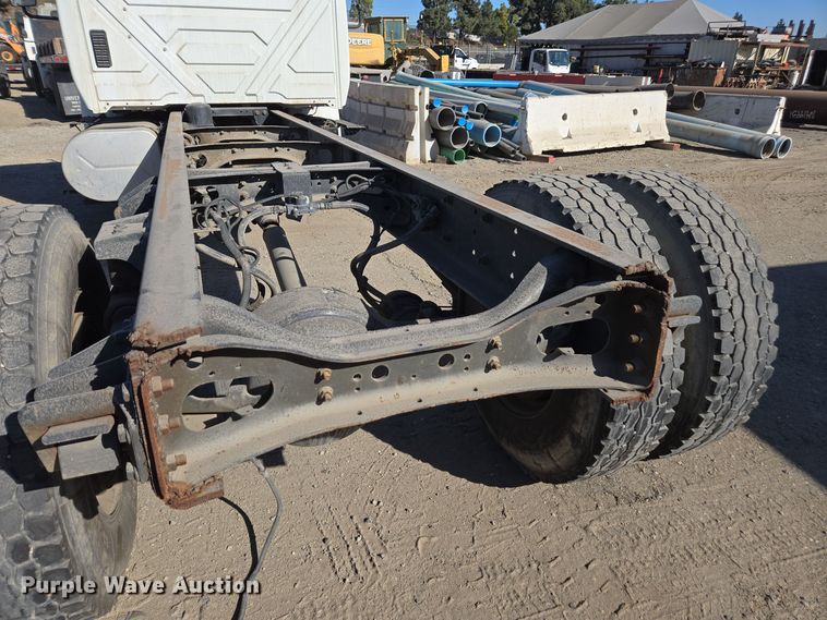 image for item EI4110 2010 International Durastar 4300 truck cab and chassis